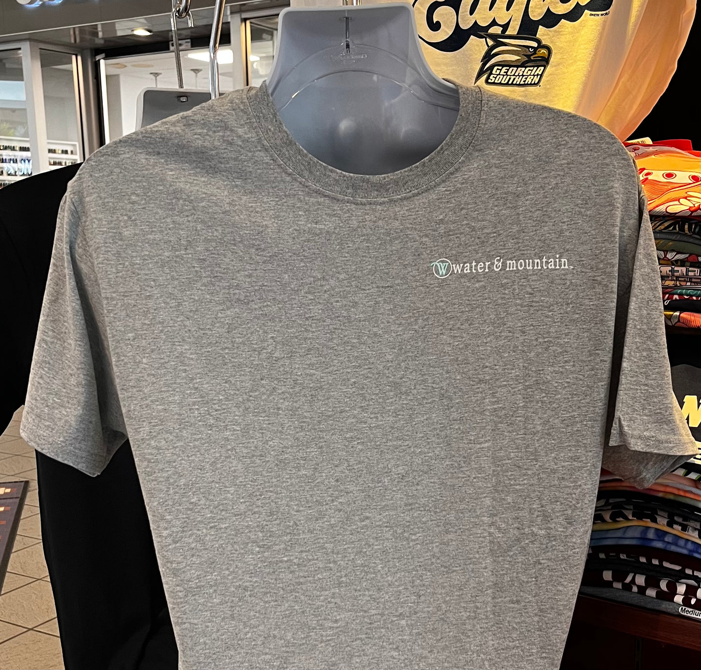 Chocolate Lab in Marsh in Short Sleeve Tee (Light gray)